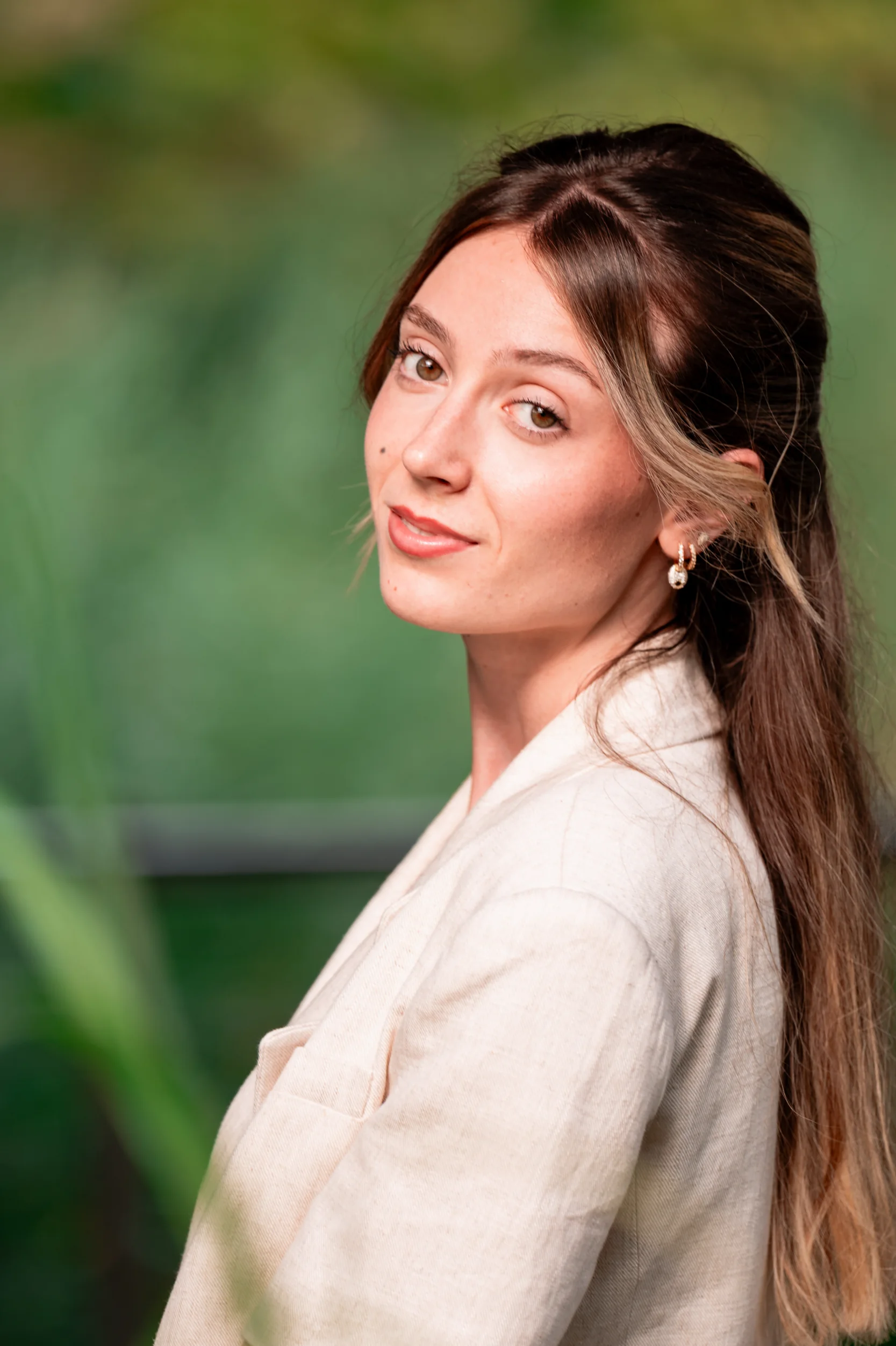 Portrait serré de Déva Bécue au Jardin Pagès à La Farlède